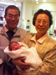 祖父、祖母と一緒に